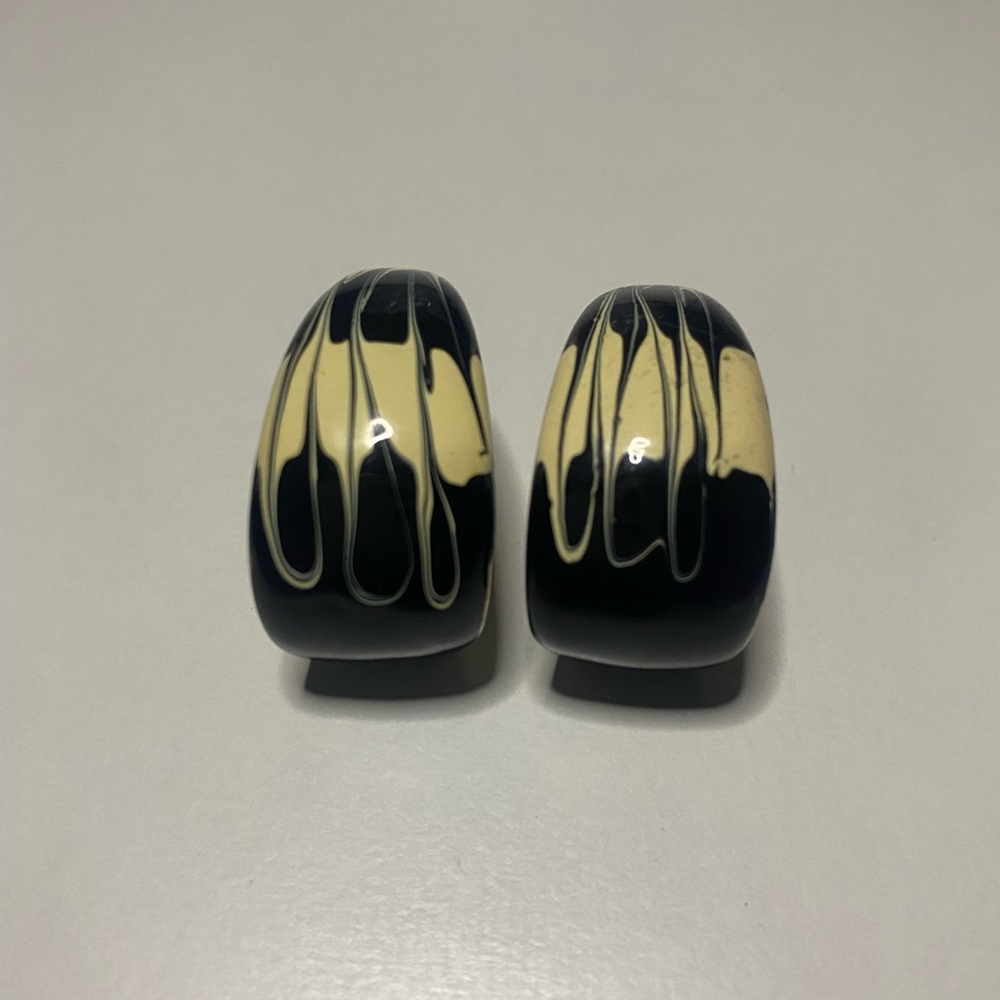 2 sets of art deco stylish vintage earrings.